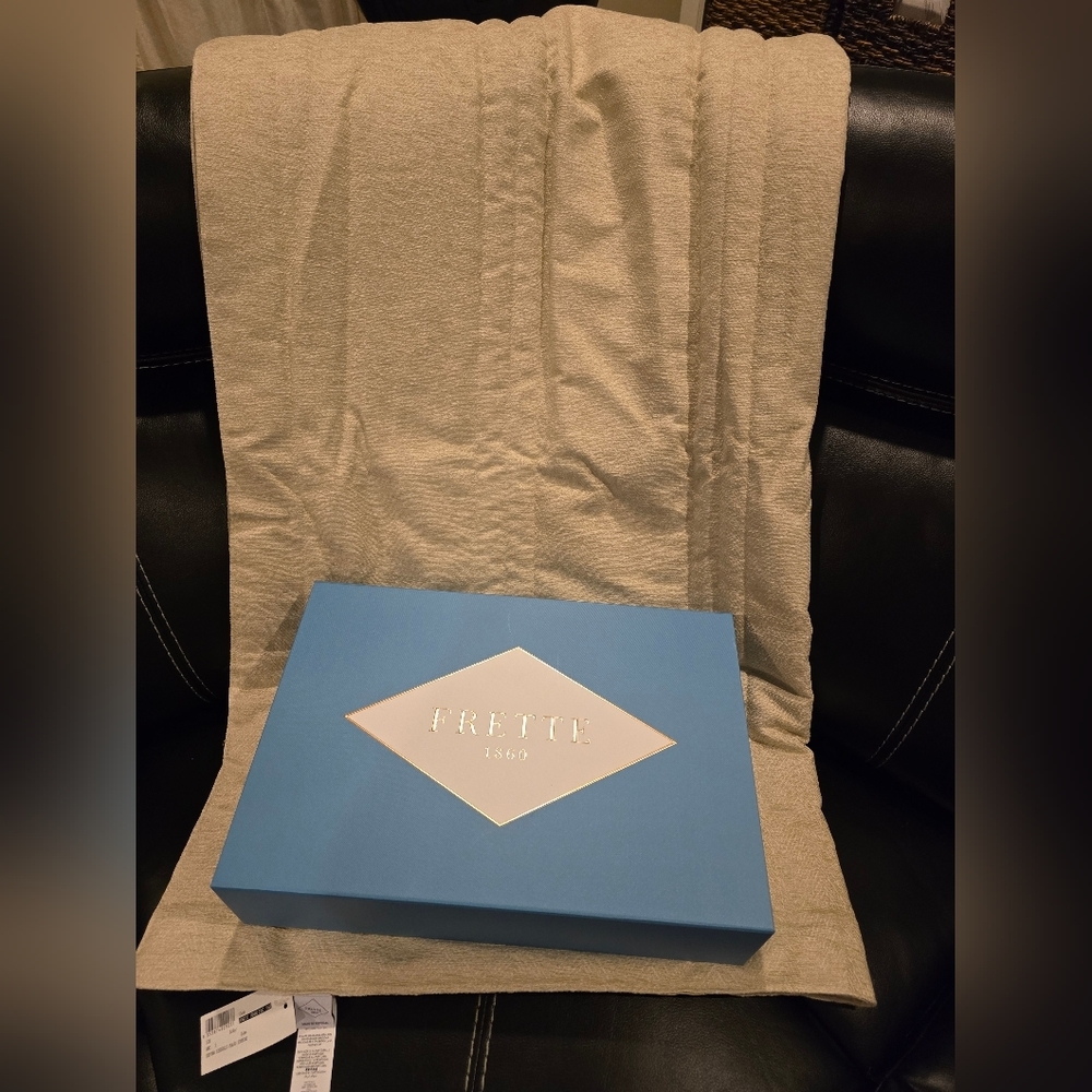 Sold OUT! Frette Luxury Brand New Espina Chenille Throw  Natural/Beige - Picture 5 of 9
